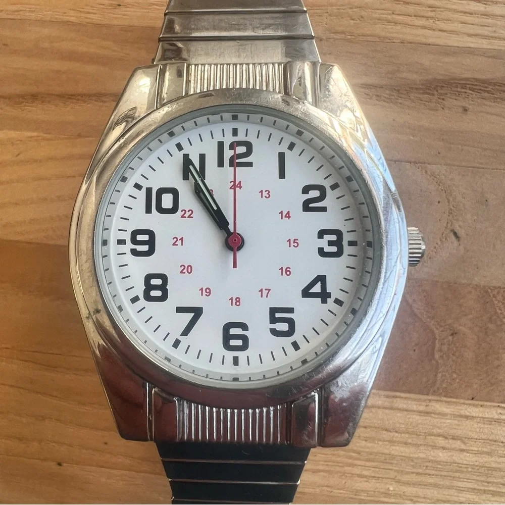 Unbranded mens silver tone expansion band watch NEW BATTERY